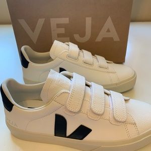 New Veja Recife Chromefree Logo 40 Trainer Sneaker Extra White Black